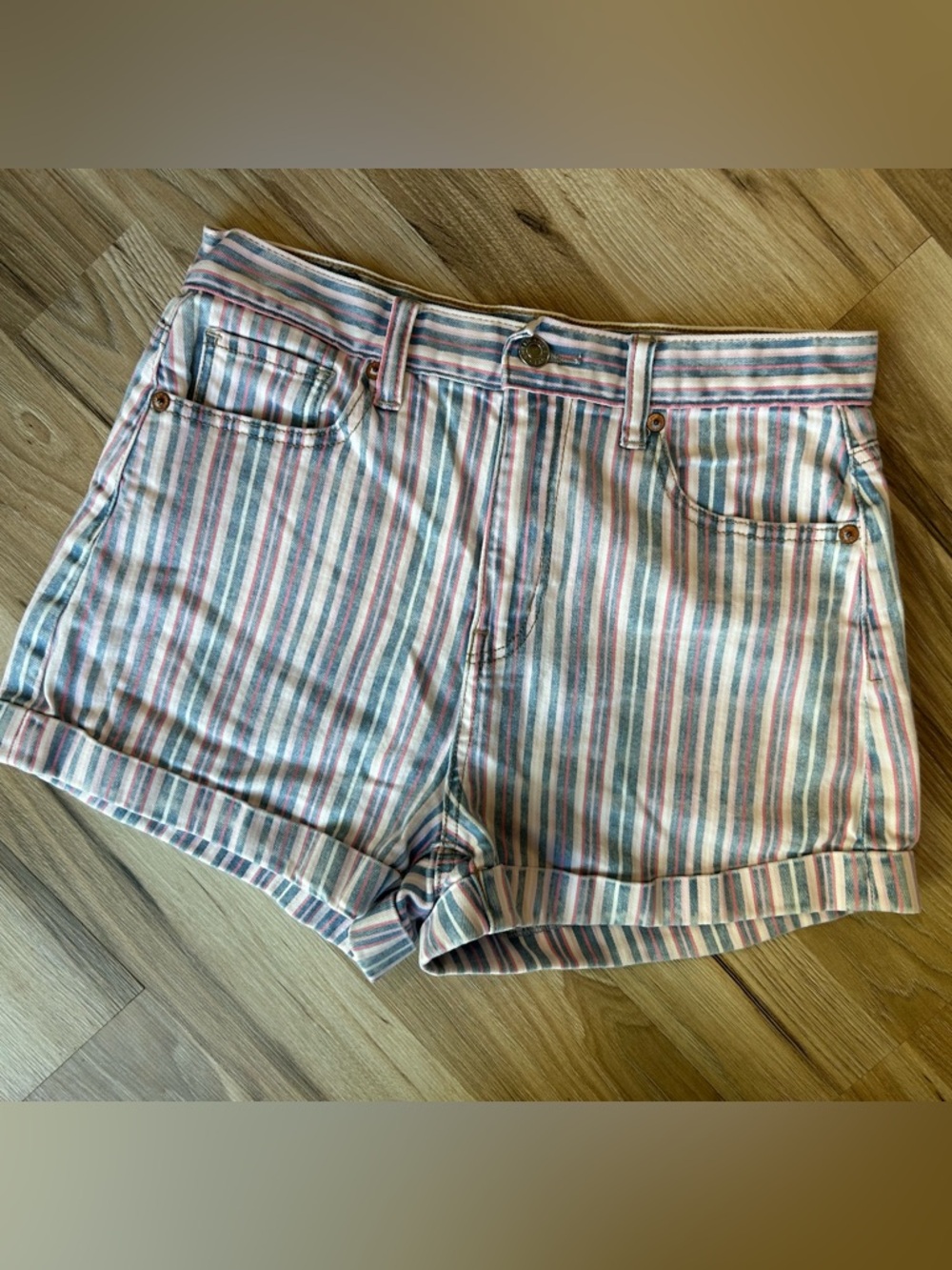 American Eagle, Mom Short size 2 Pink Blue and White Striped High Rise
